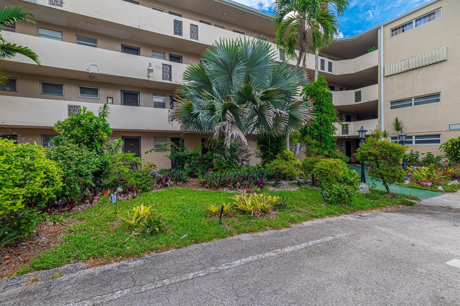 1660 NE 191st Street Unit 311, Miami FL 33179