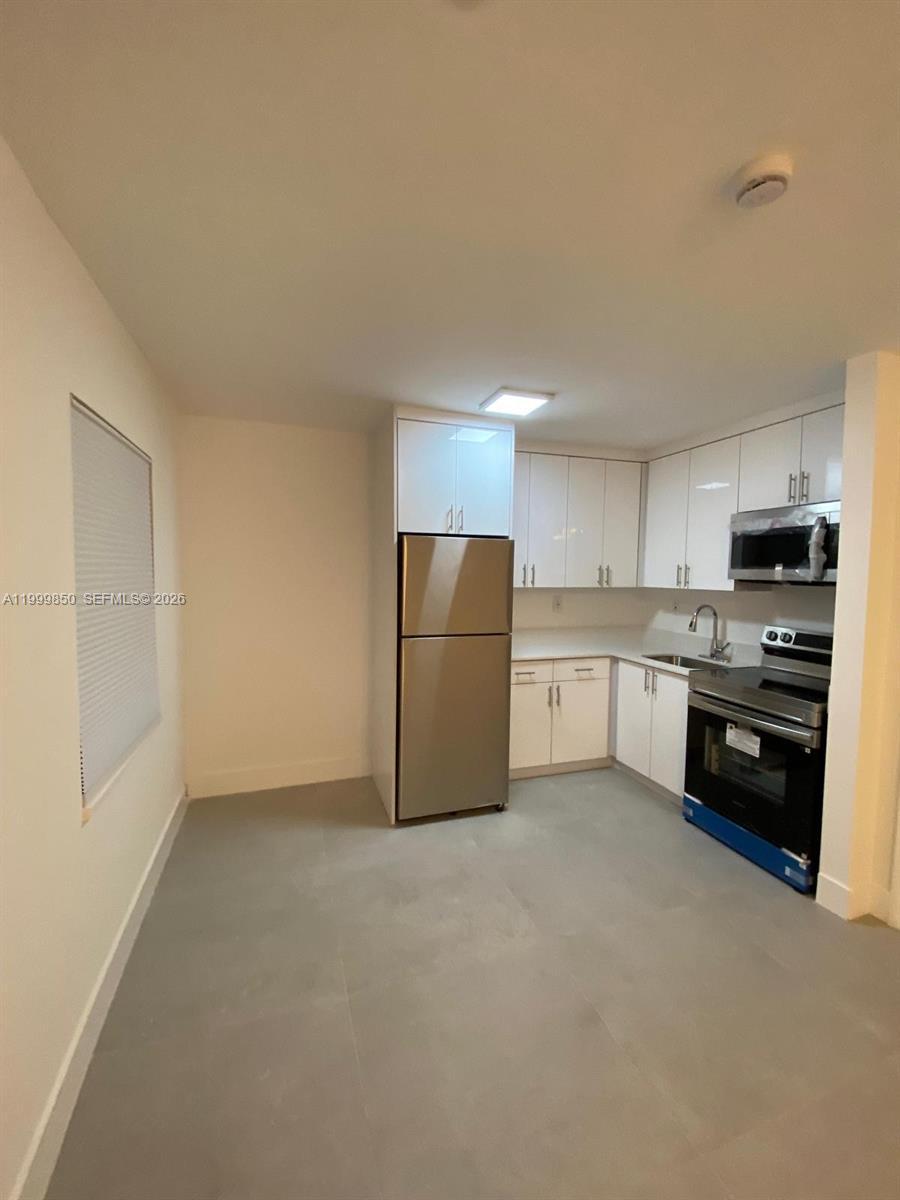 619 NE 3rd St # 18, Hallandale Beach FL 33009