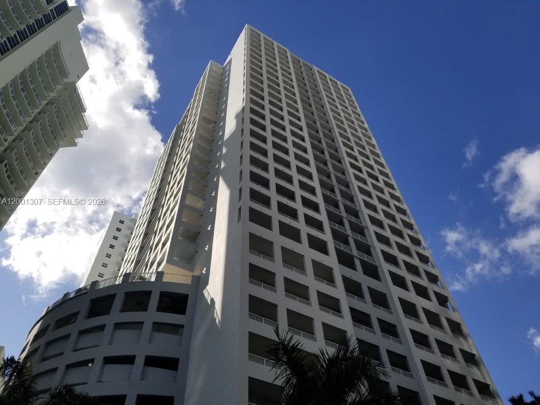 170 SE 14 ST # 1507, Miami FL 33131