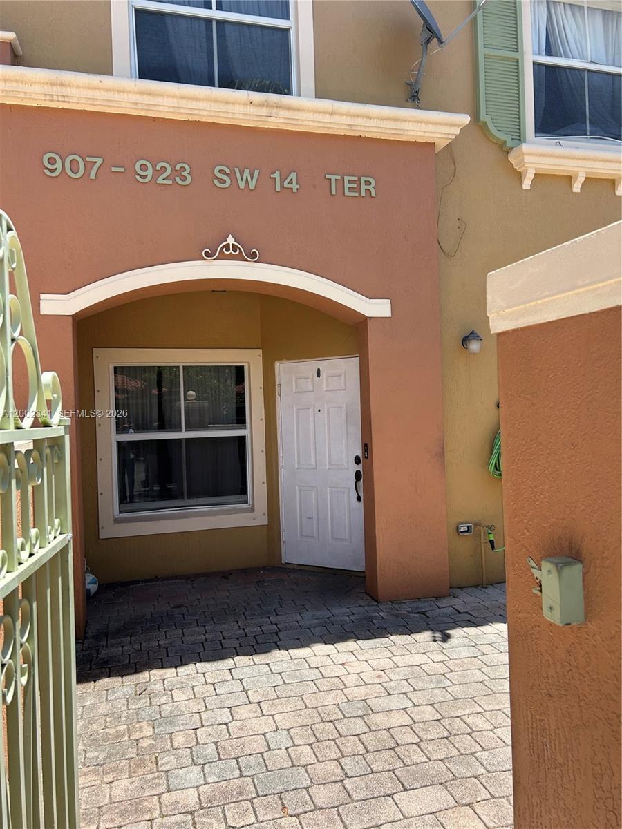 915 SW 143rd Ter # 2008, Pembroke Pines FL 33027