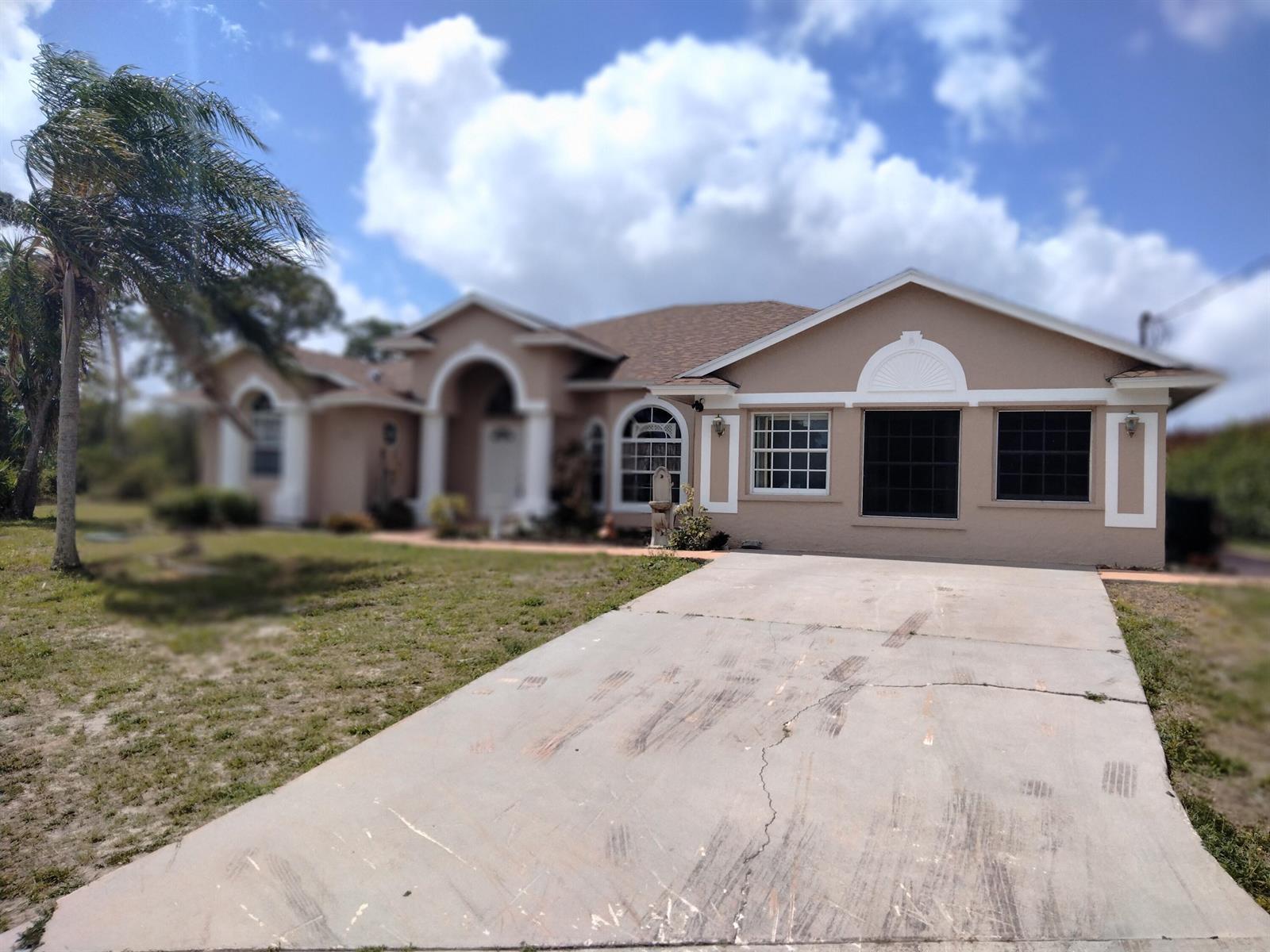 312 SW Buzby Court, Port St. Lucie FL 34953