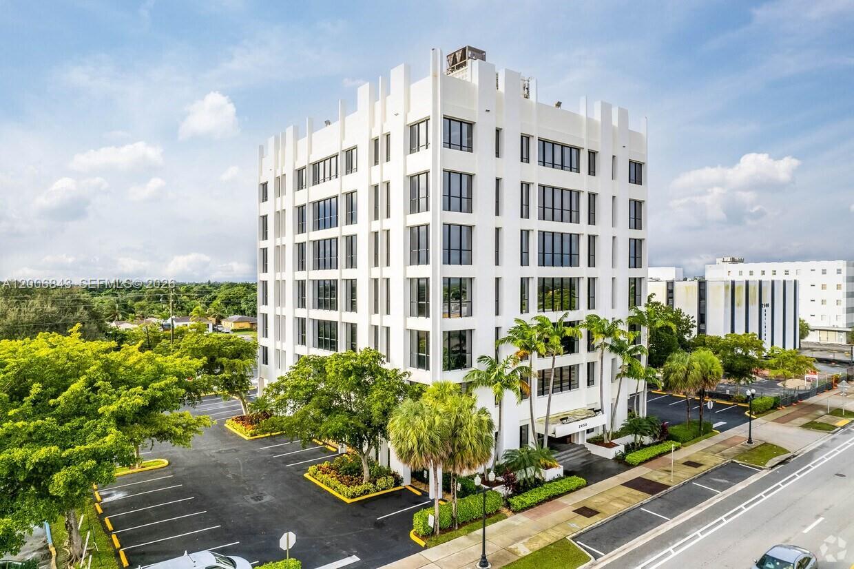 2450 Hollywood Blvd, Hollywood FL 33020