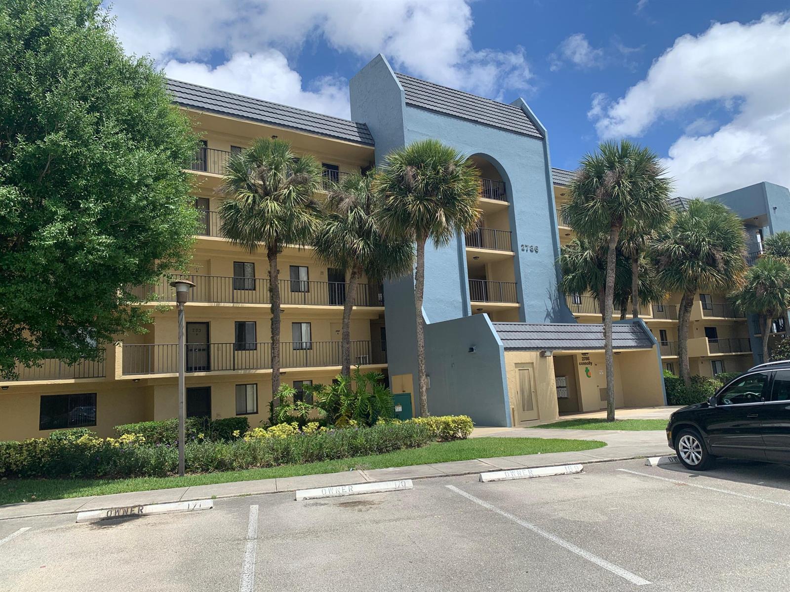 2786 Tennis Club Drive # 301, West Palm Beach FL 33417