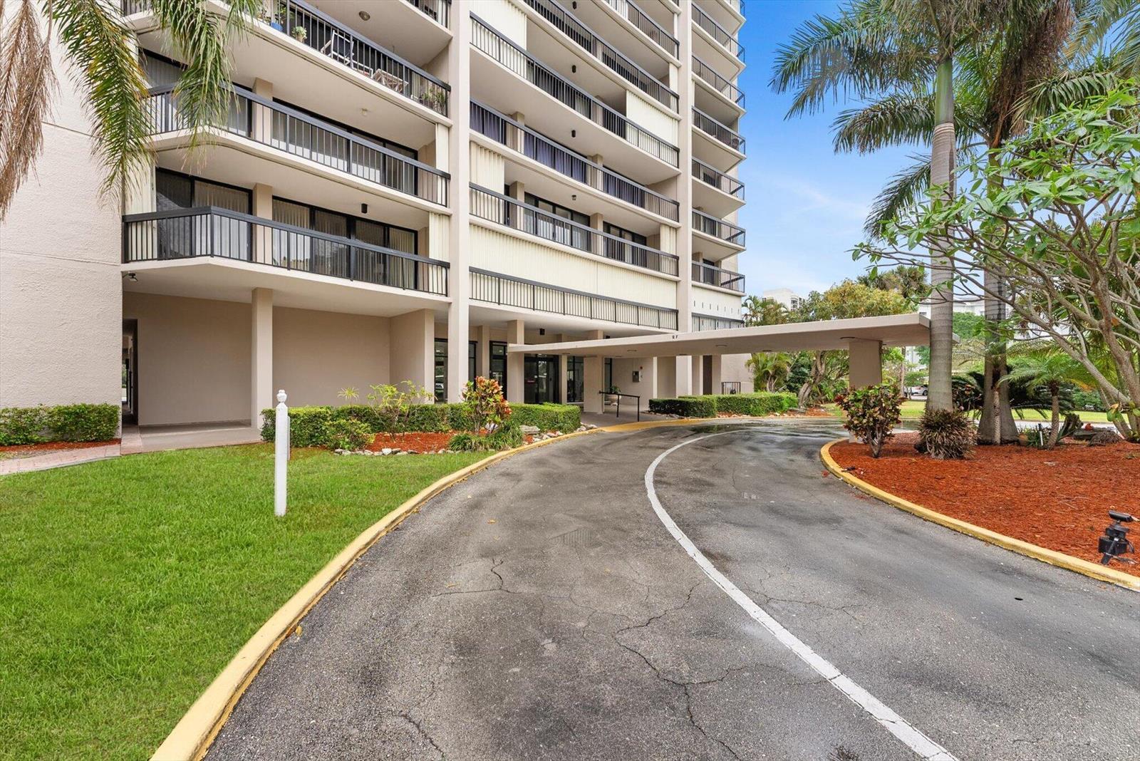 2425 Presidential Way # 704, West Palm Beach FL 33401
