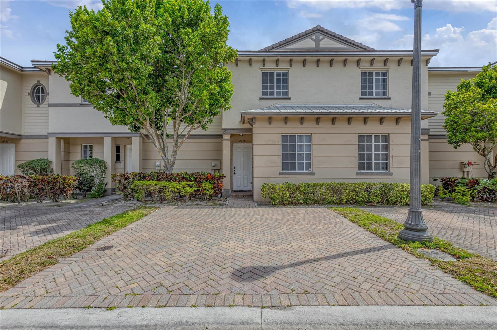 2037 Nassau Drive # 2037, Riviera Beach FL 33404