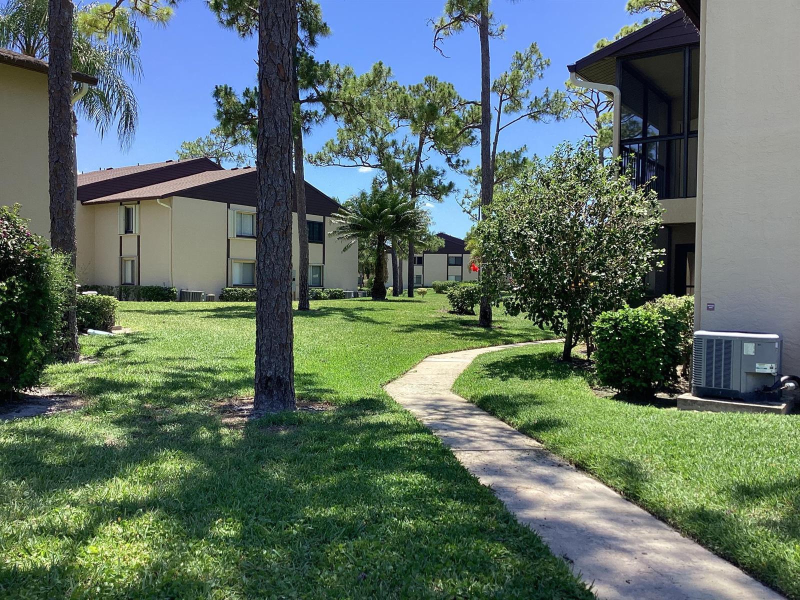 410 Pine Glen Lane # 2, FL 33463