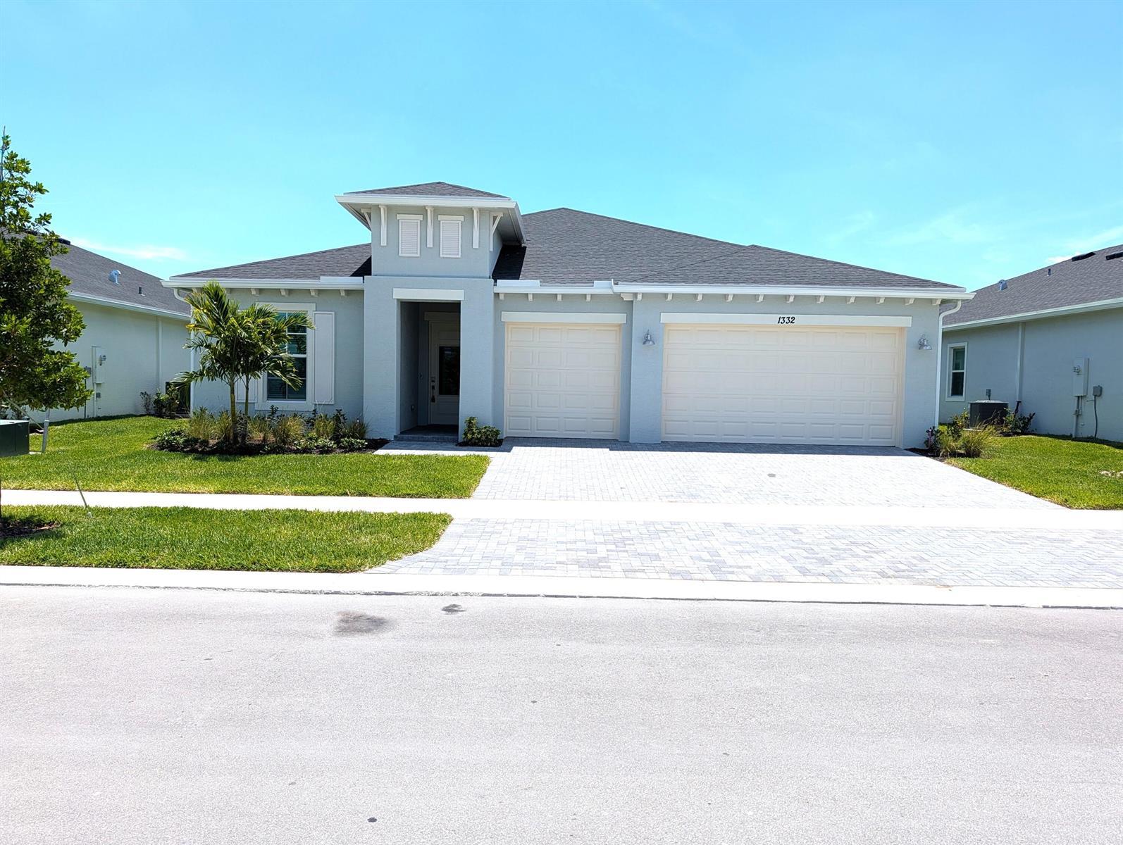 1332 SE Willow Oaks Street, Port St. Lucie FL 34984