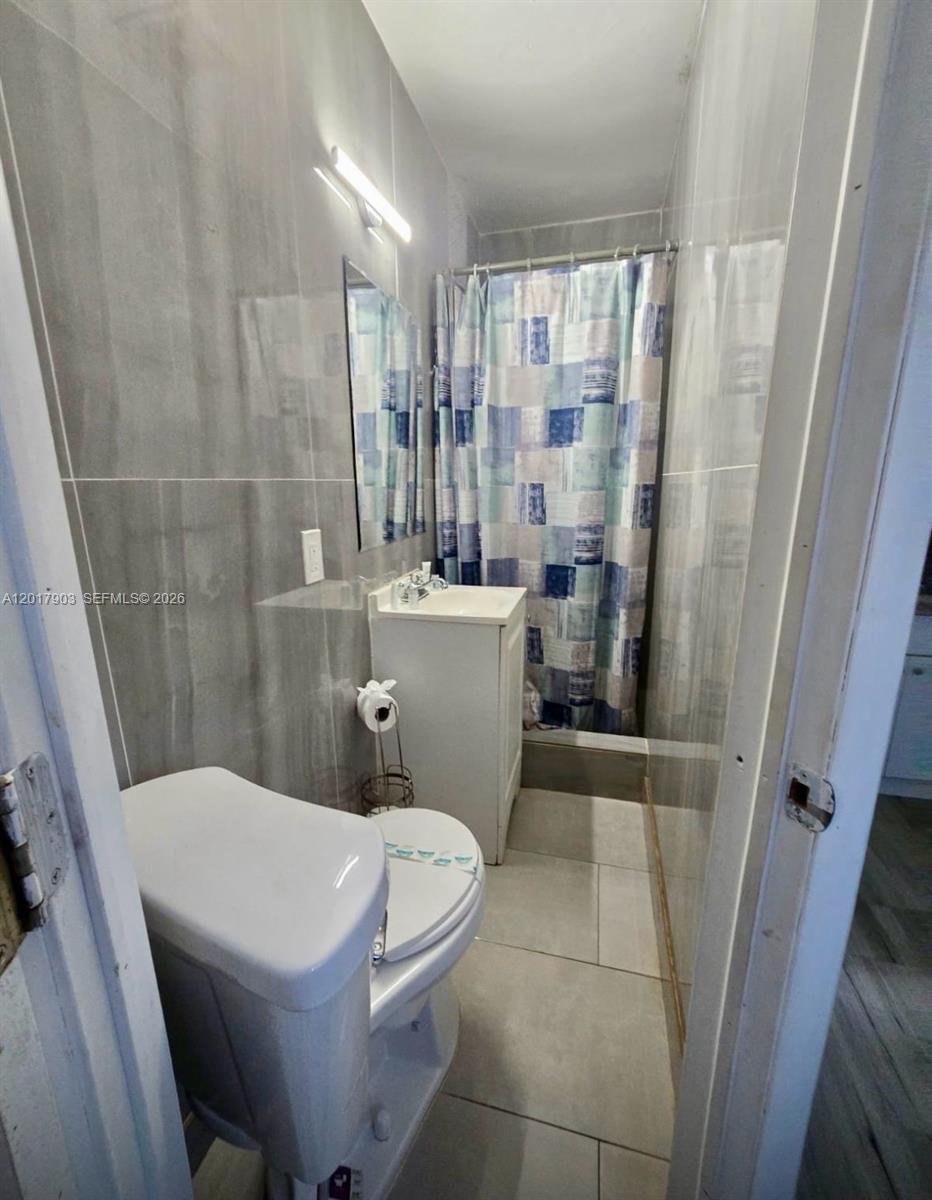 109 SE 9th St # 6, Hallandale Beach FL 33009