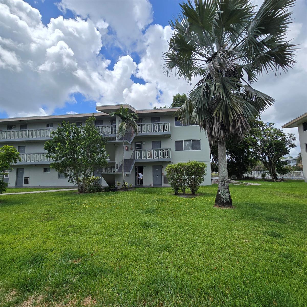 5420 NW 11th Street # 202, Plantation FL 33313