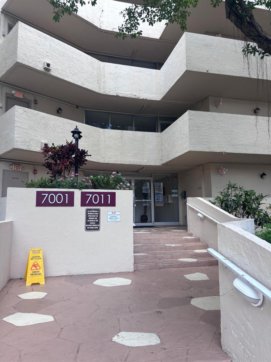 7001 Environ Boulevard # 403, Lauderhill FL 33319