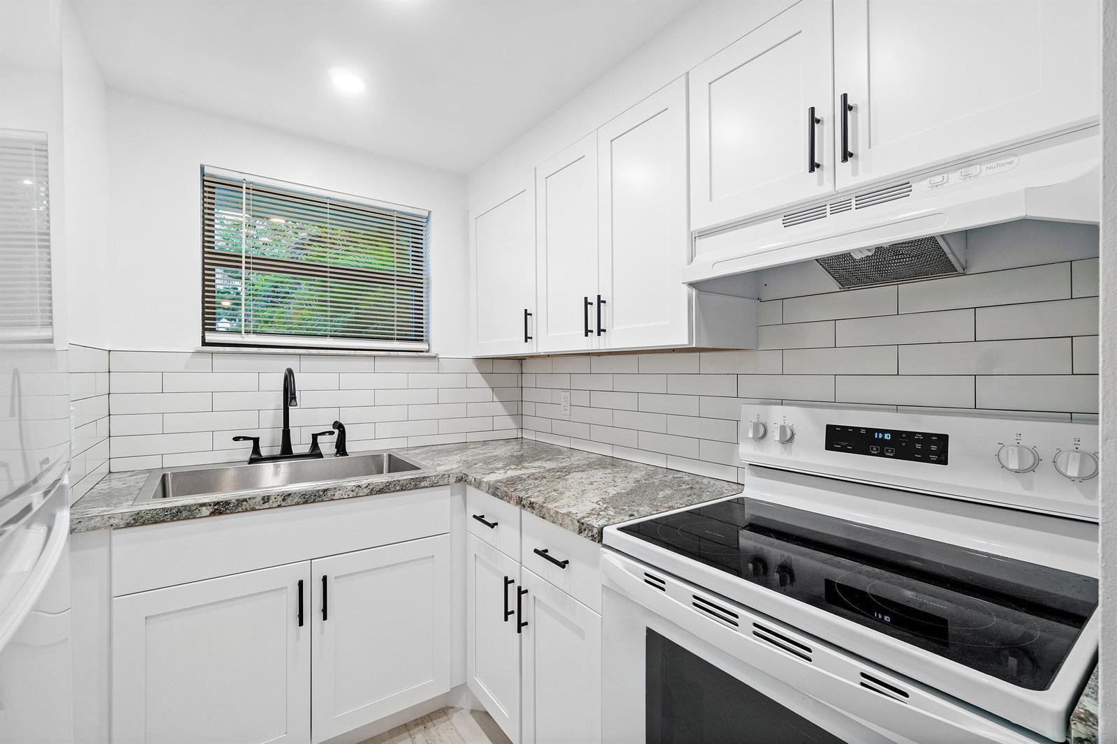 626 N Federal Highway Unit 3, FL 33460