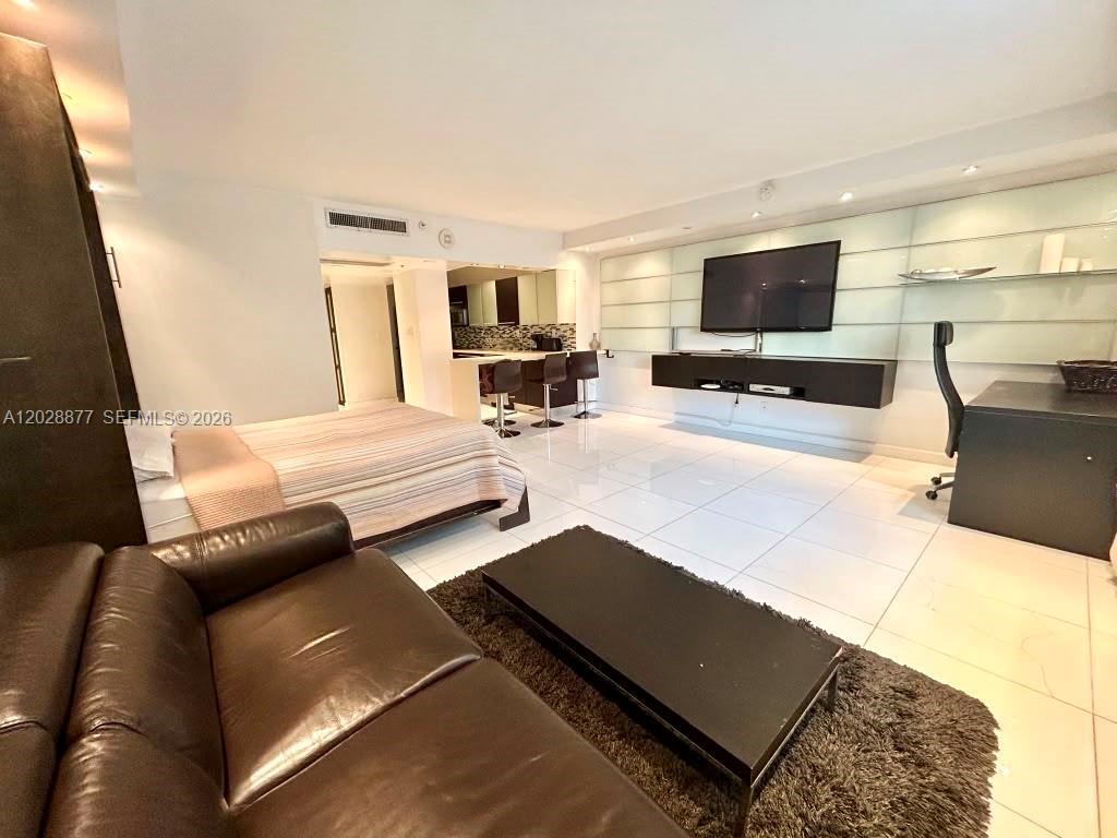 100 Lincoln Rd # 701, Miami Beach FL 33139