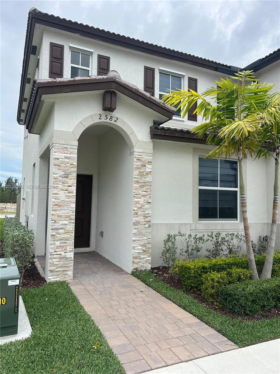 2582 SE 29th St, Homestead FL 33035