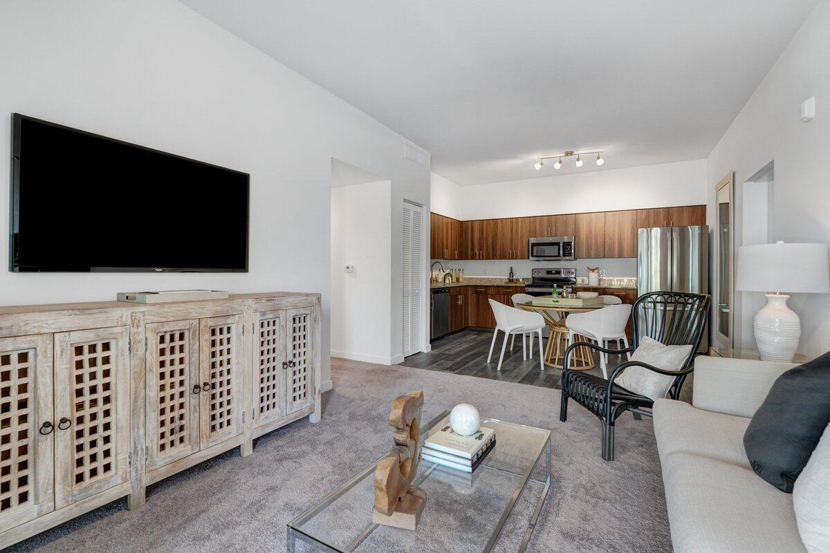 4260 Lakewood Road Unit 302, FL 33461