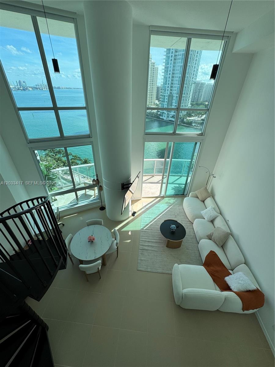 300 S Biscayne Blvd # 1218, Miami FL 33131