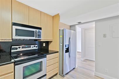 2500 Parkview Dr # 1216, Hallandale Beach FL 33009