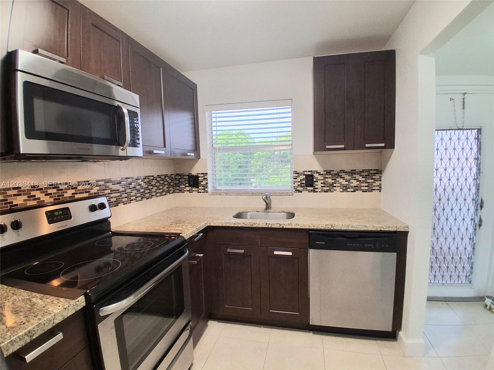 9460 Sunrise Lakes Blvd # 309, Sunrise FL 33322