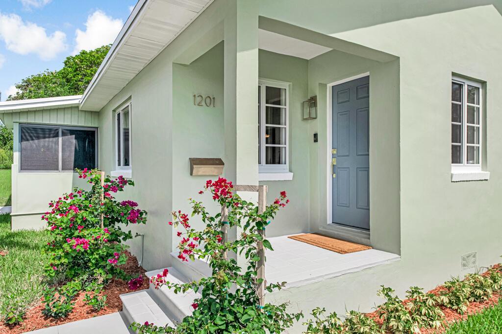 1201 N Palmway, FL 33460