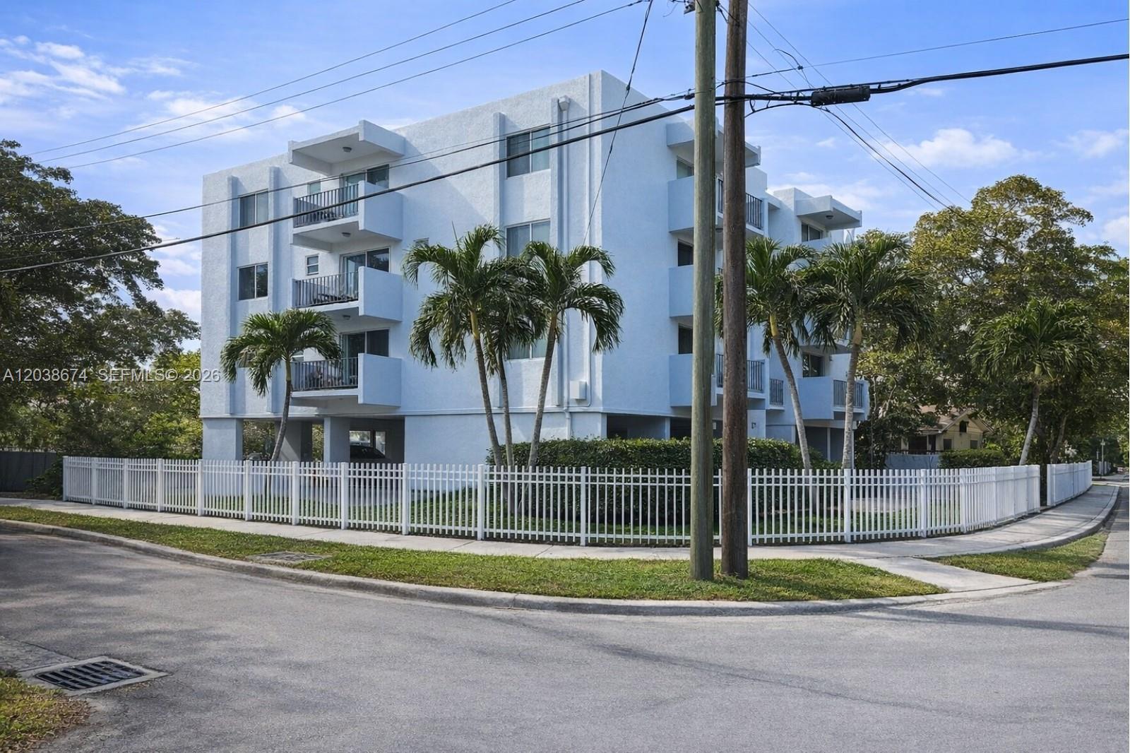 1090 NE 129th St # 205, North Miami FL 33161