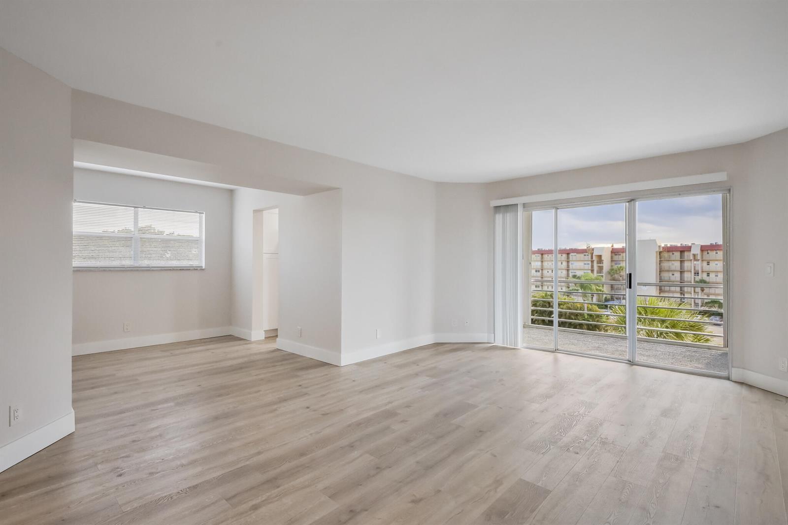 3590 Via Poinciana # 501, Lake Worth FL 33467