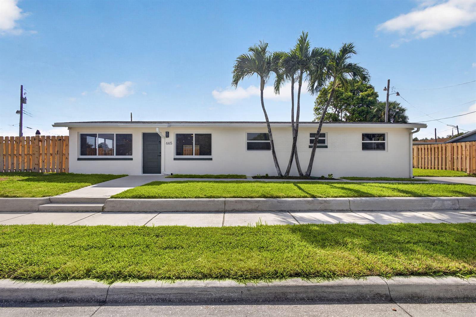 665 W 7th Street, Riviera Beach FL 33404