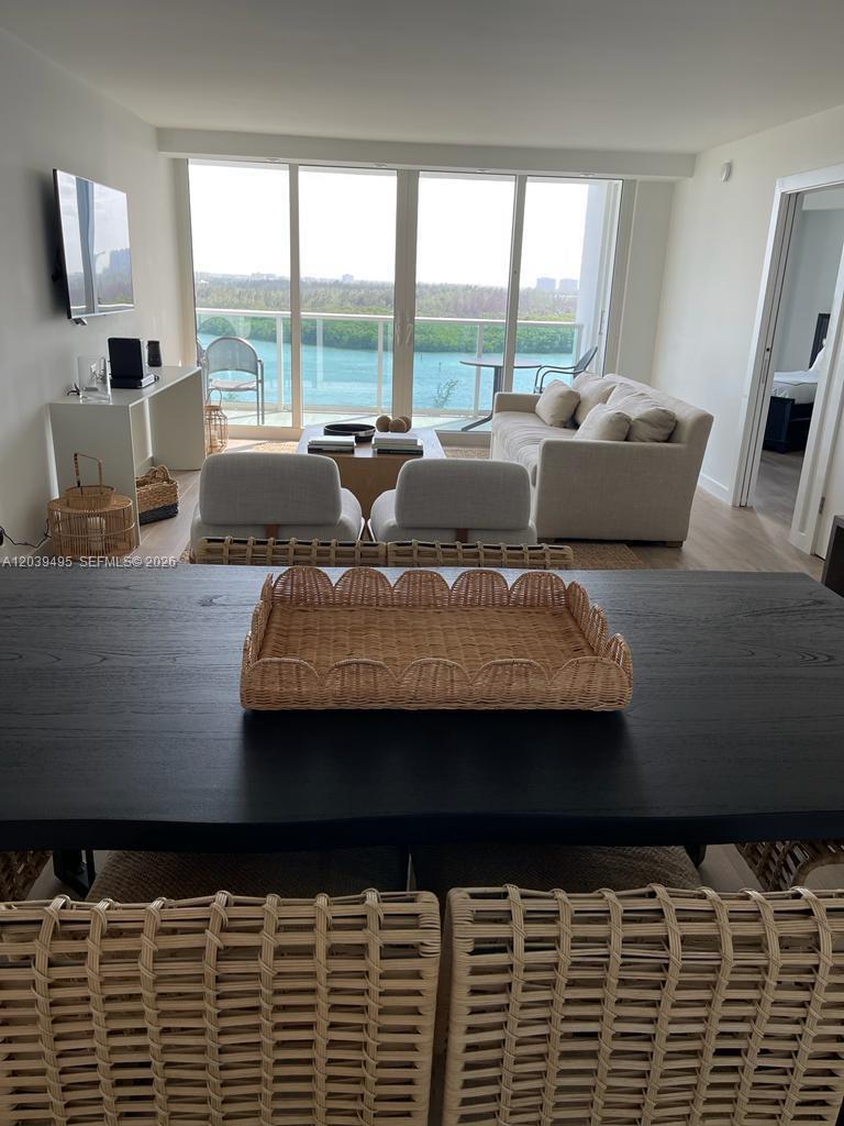 100 Bayview Dr # 1521, Sunny Isles Beach FL 33160