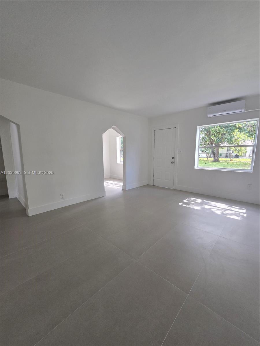 237 SW 13th St # 4, Dania Beach FL 33004