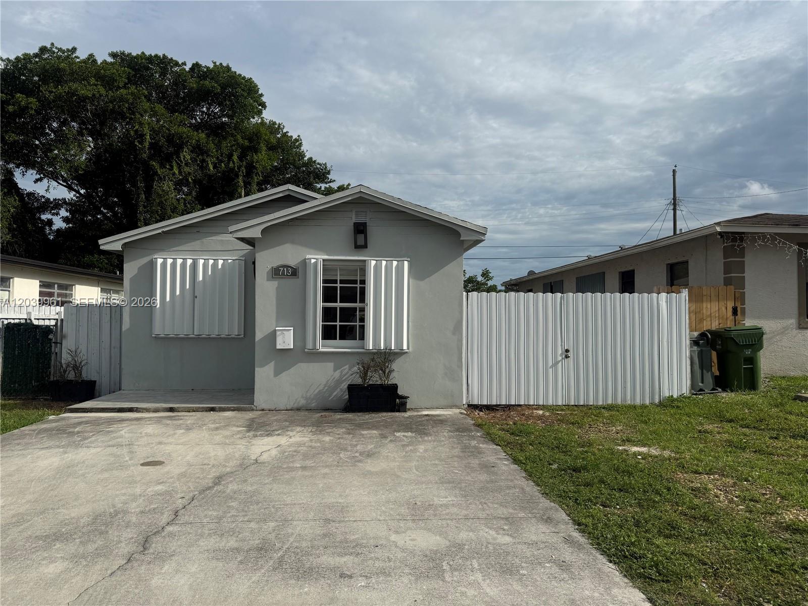 713 NW 4th St, Hallandale Beach FL 33009