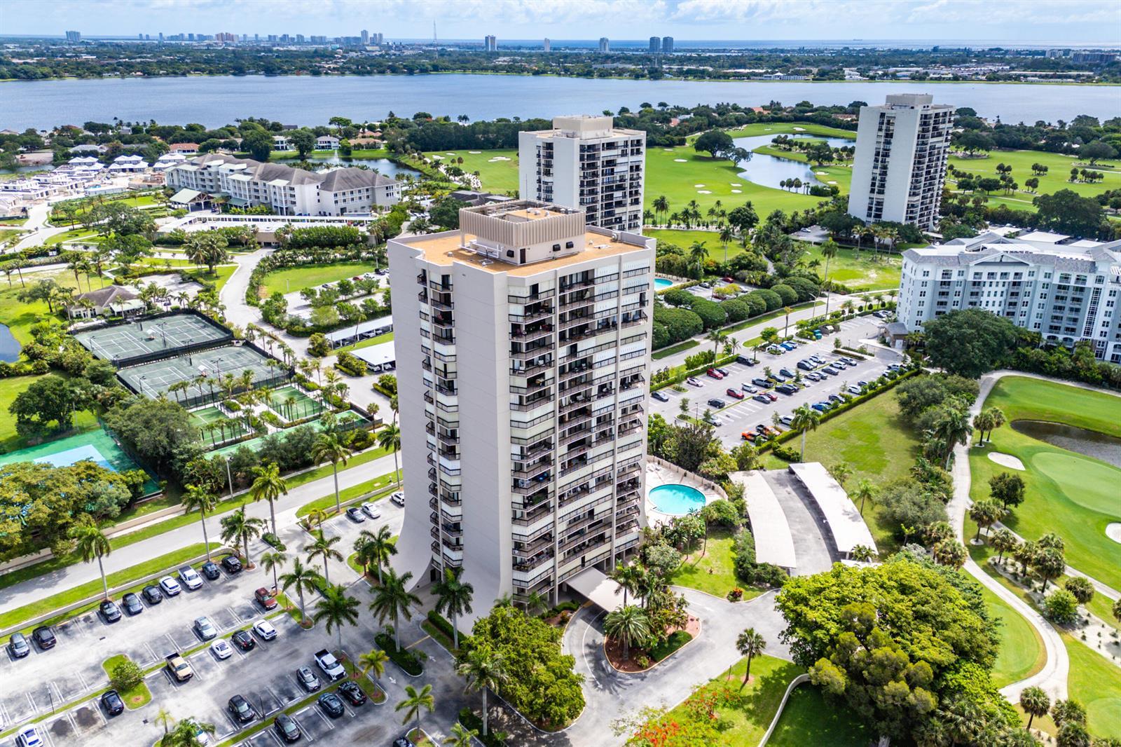 2425 Presidential Way, West Palm Beach FL 33401