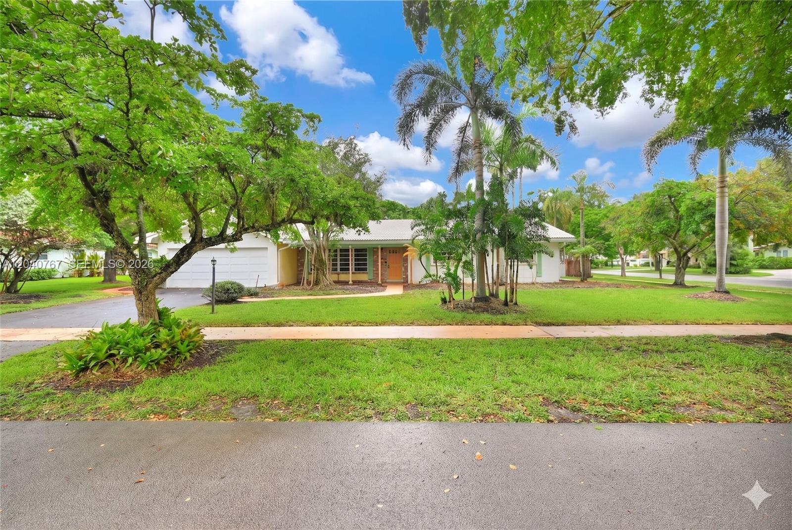 600 Petunia Dr, Plantation FL 33317
