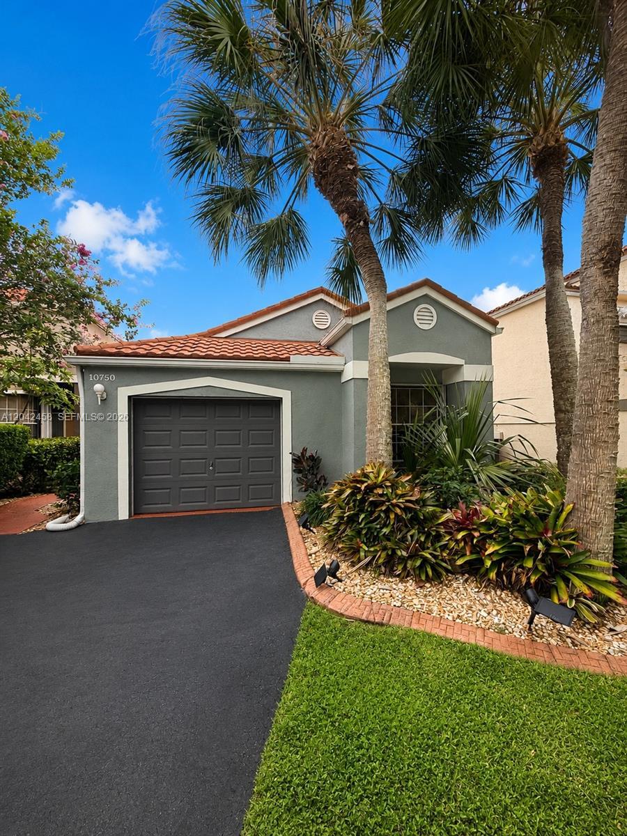 10750 NW 10th St, Plantation FL 33322