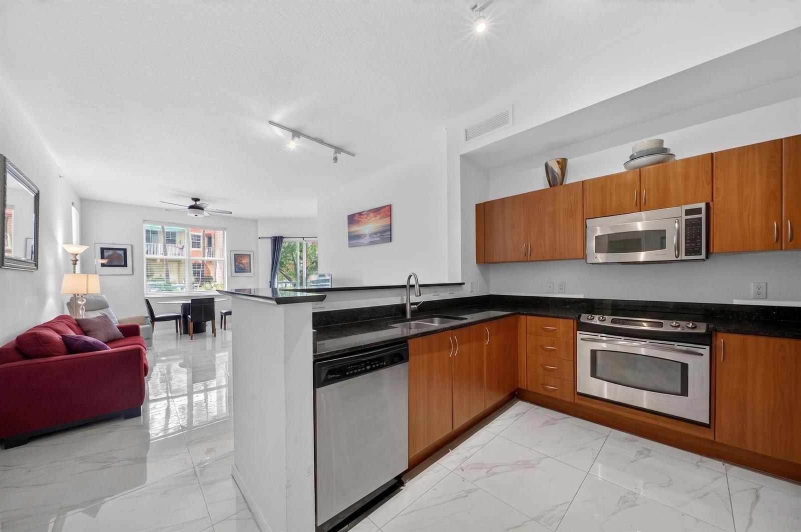 804 E Windward Way # 111, Lantana FL 33462