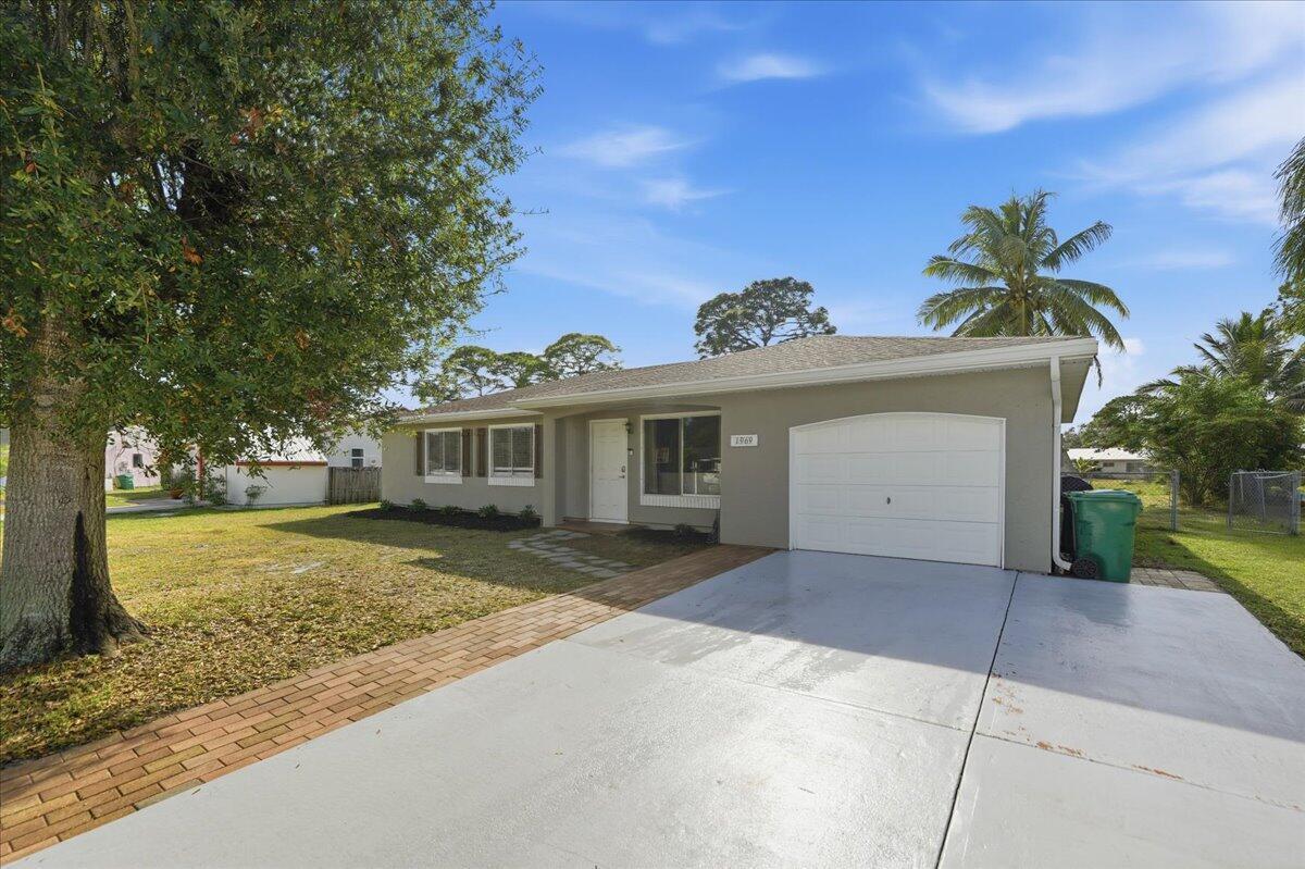1969 SE Redwing Circle, Port St. Lucie FL 34952