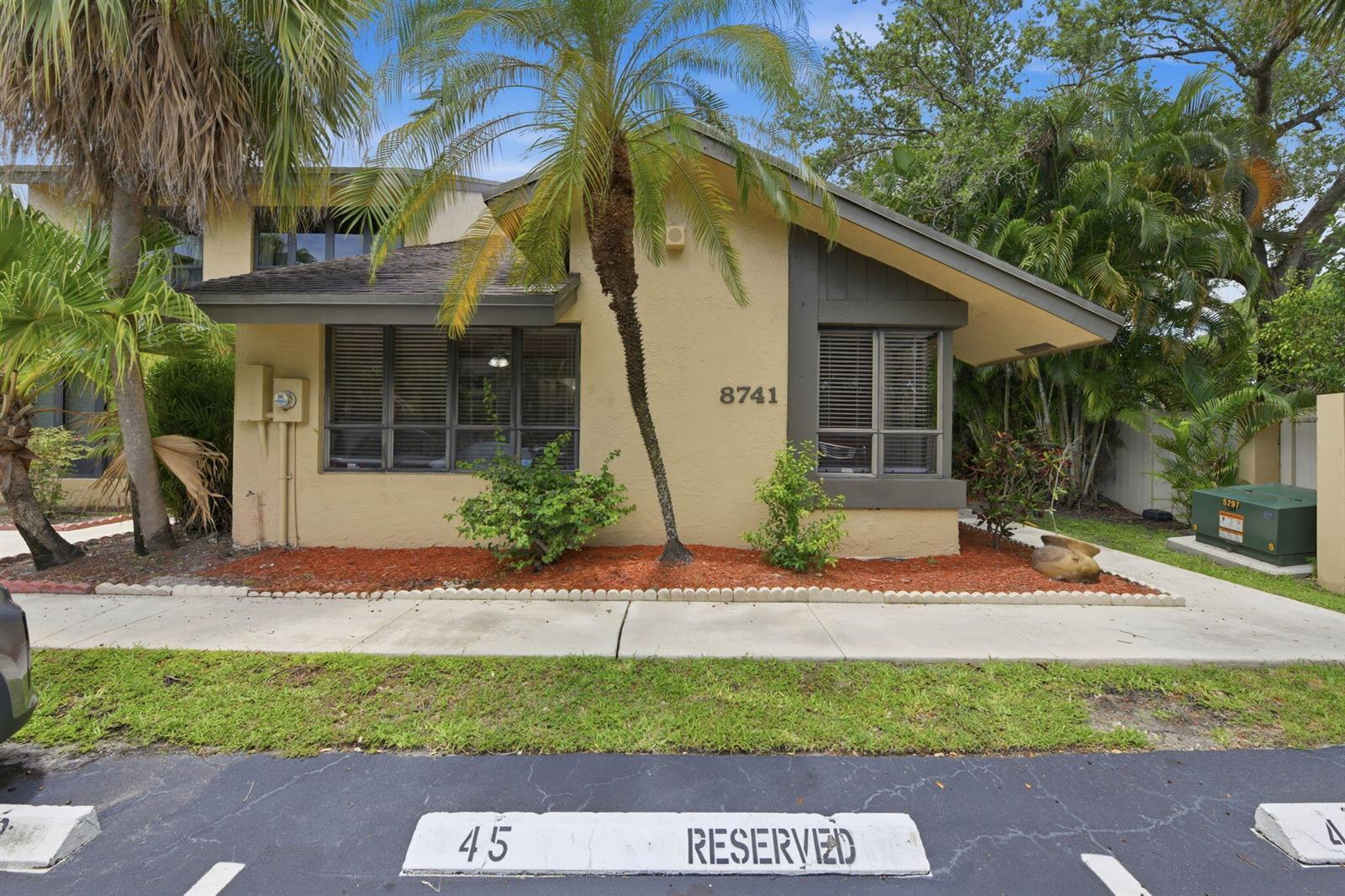 8741 Cleary Boulevard, Plantation FL 33324