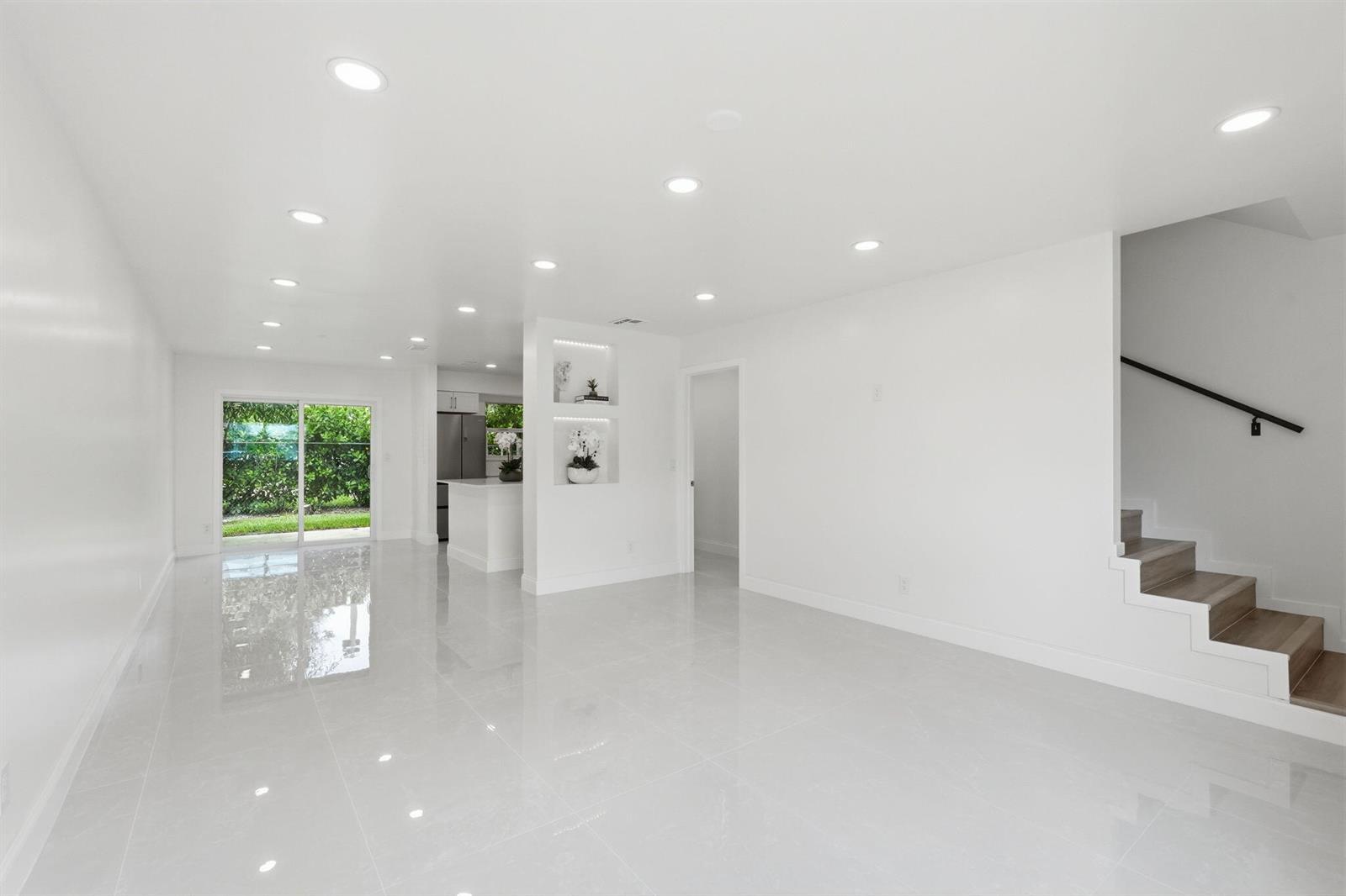 6505 Dockside Circle, FL 33463