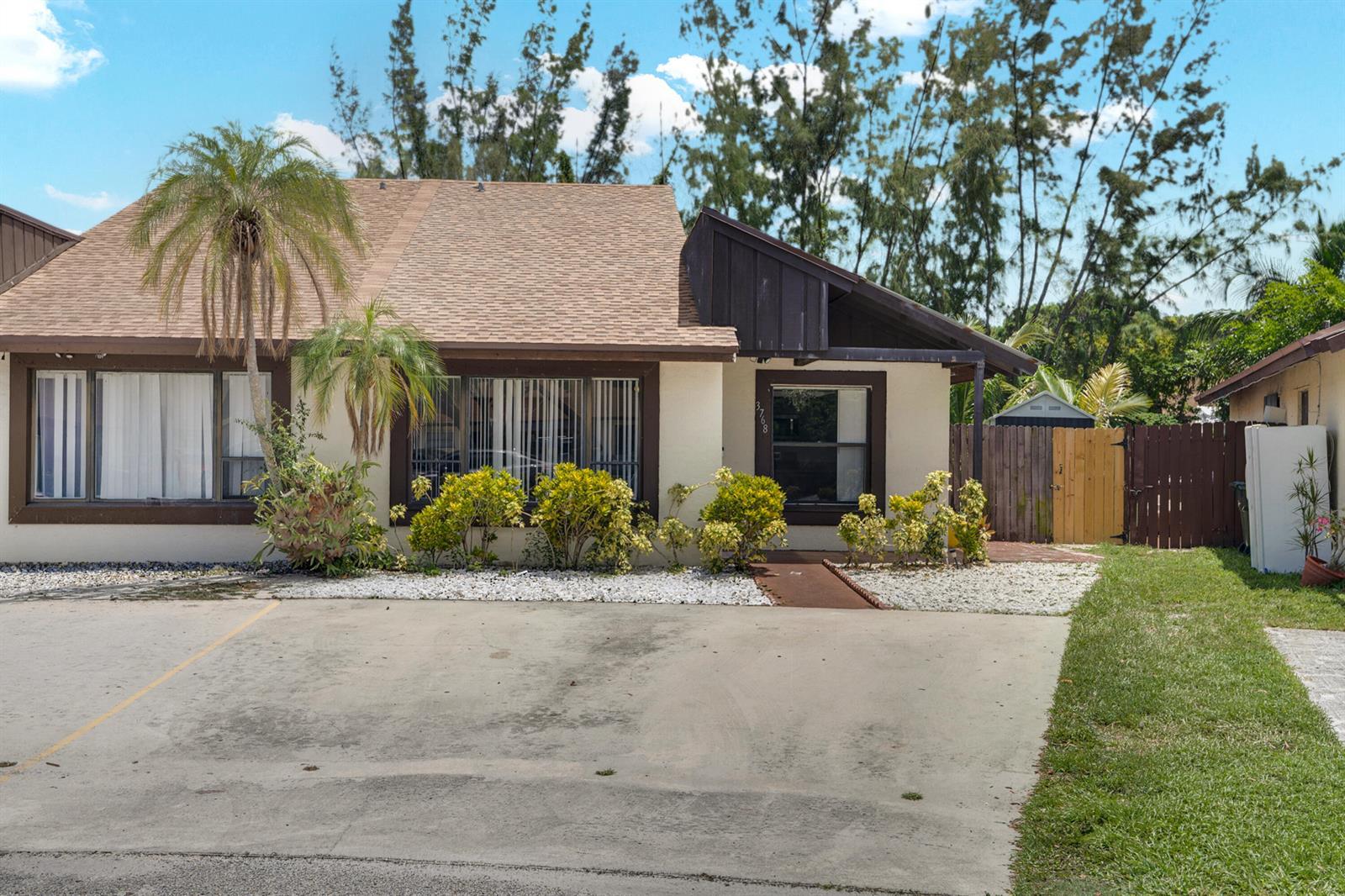 3768 Mil Lake Court, FL 33463