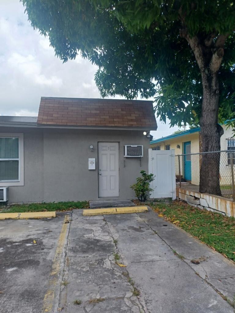 24 SW 13th Street # 5, Dania Beach FL 33004