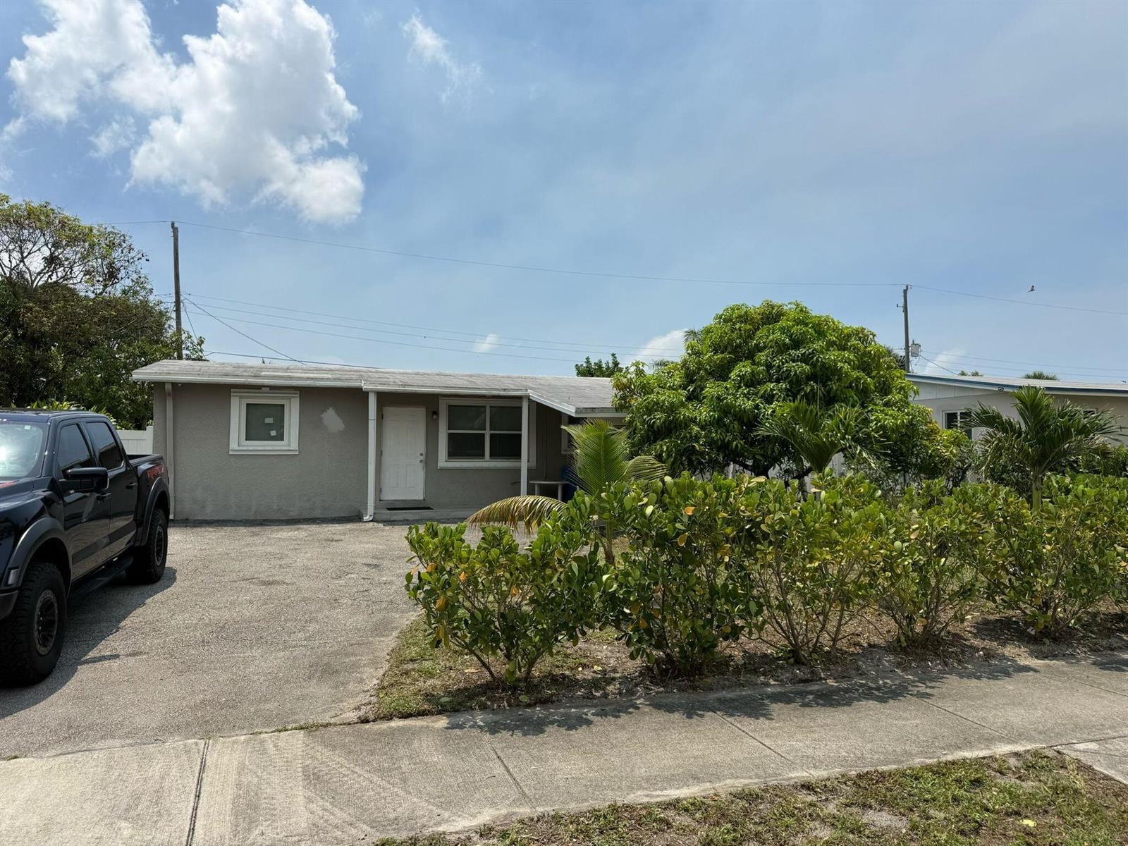 4161 NW 11th Avenue, Oakland Park FL 33309
