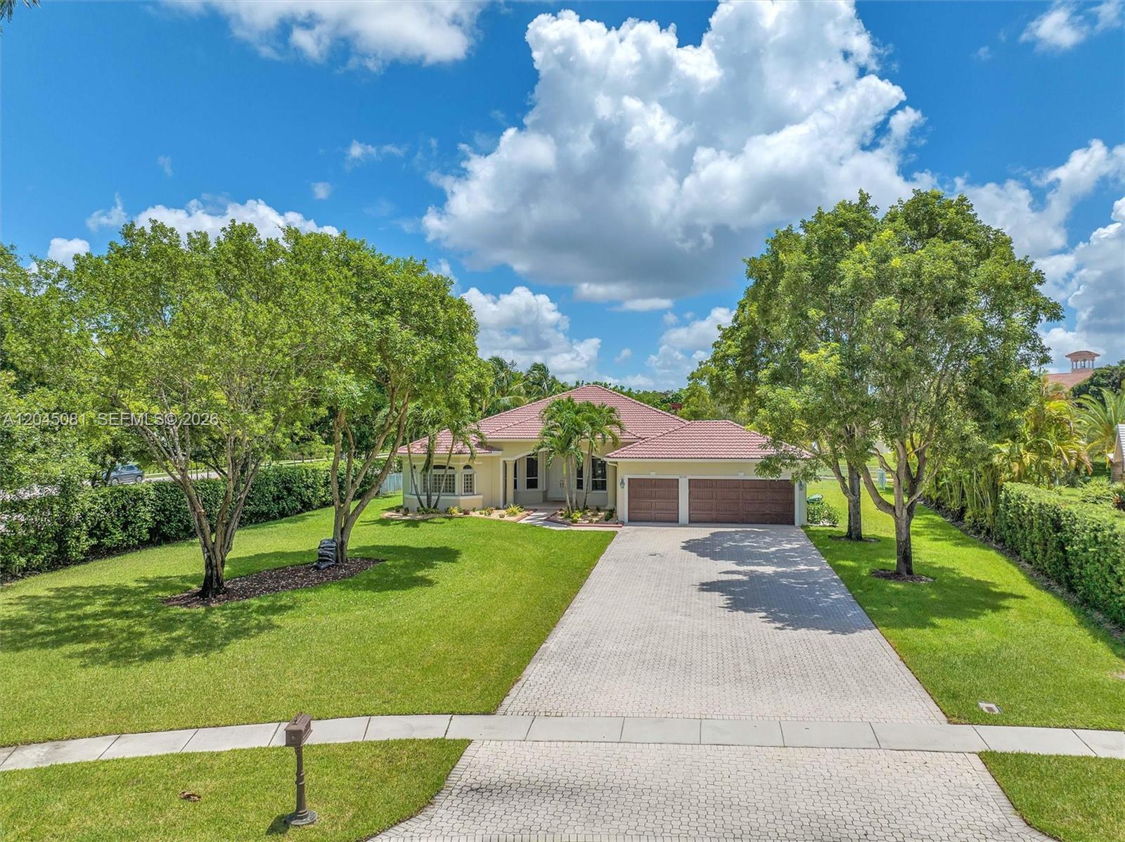 16310 Paddock Ln, Weston FL 33326