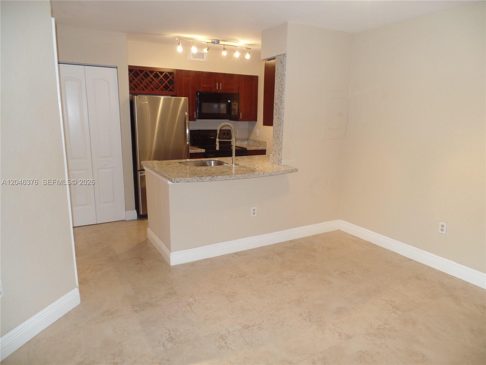 2811 N Oakland Forest Dr # 205, Oakland Park FL 33309
