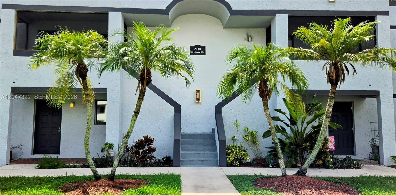 153 Lakeview Dr # 104, Weston FL 33326