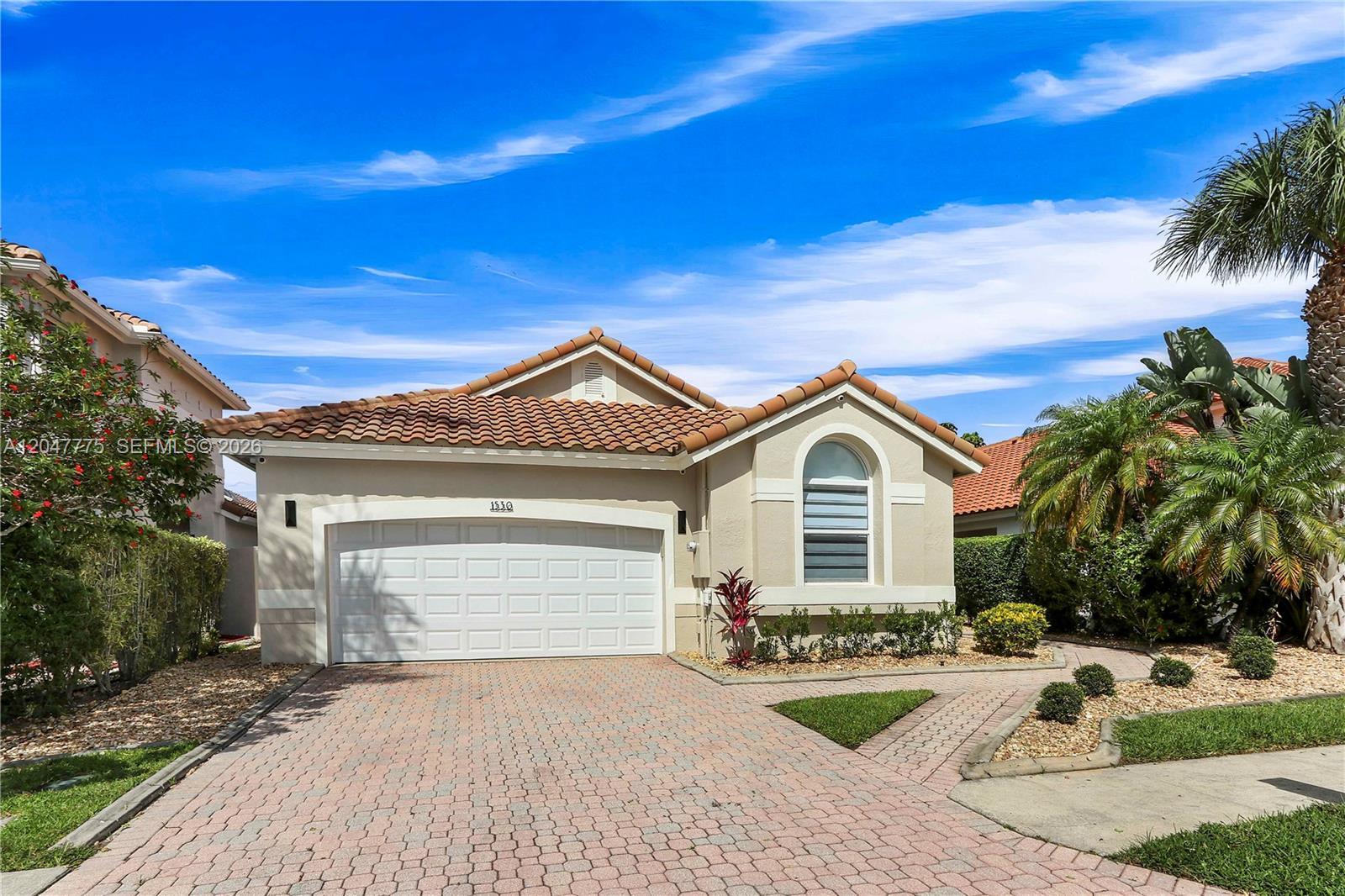 1530 W Lacosta Dr W, Pembroke Pines FL 33027