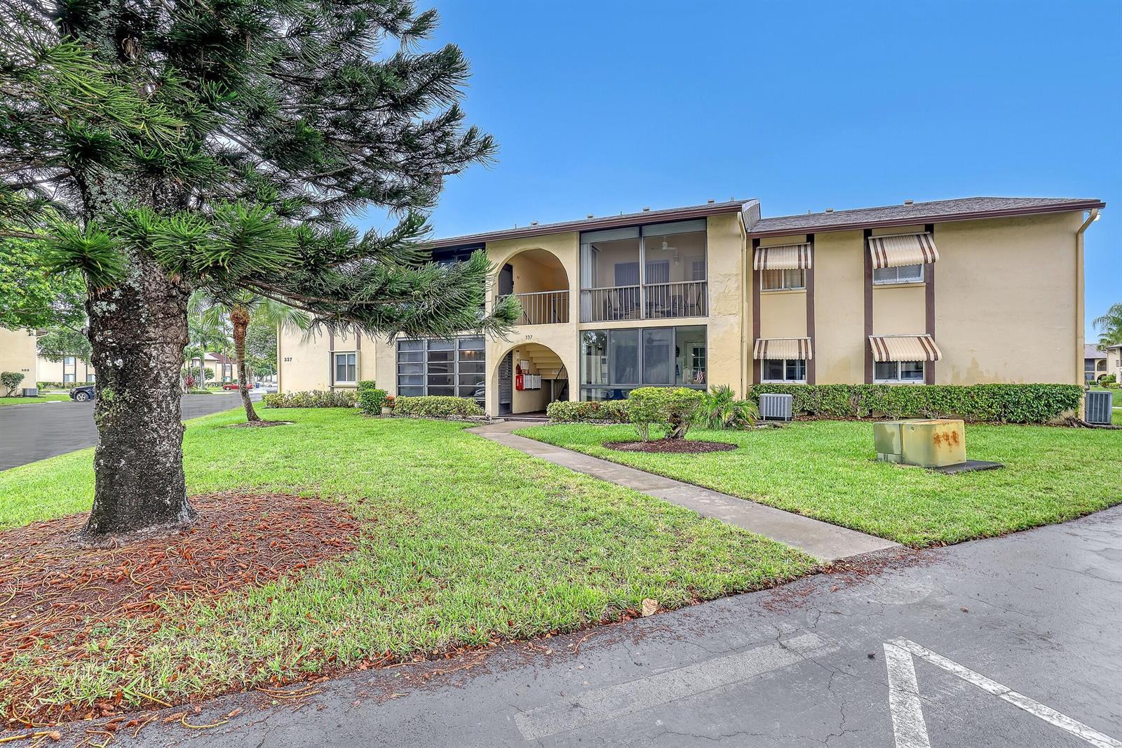 337 Pine Ridge Circle # 1, FL 33463