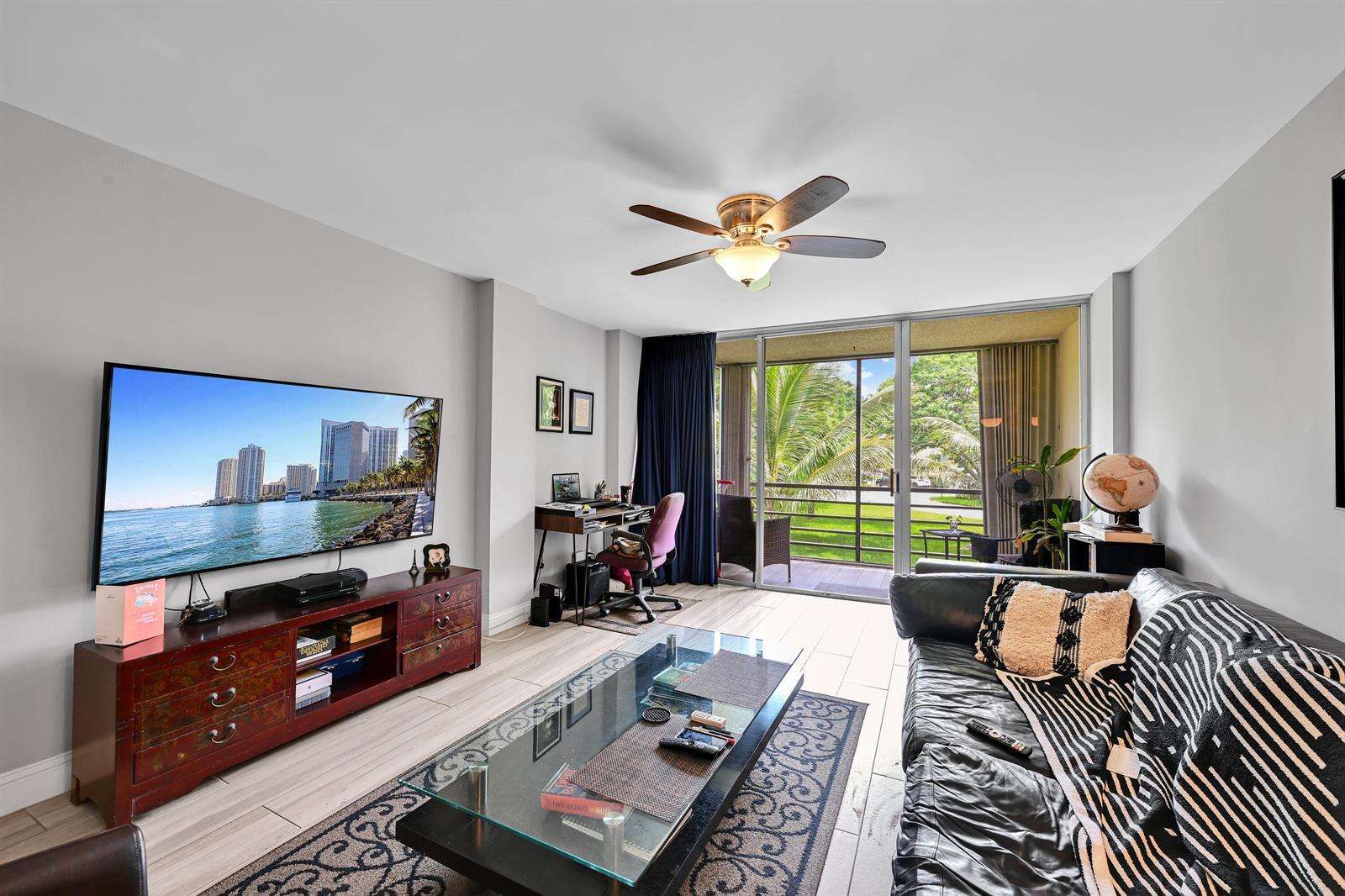 103 Royal Park Drive # 2e, Oakland Park FL 33309