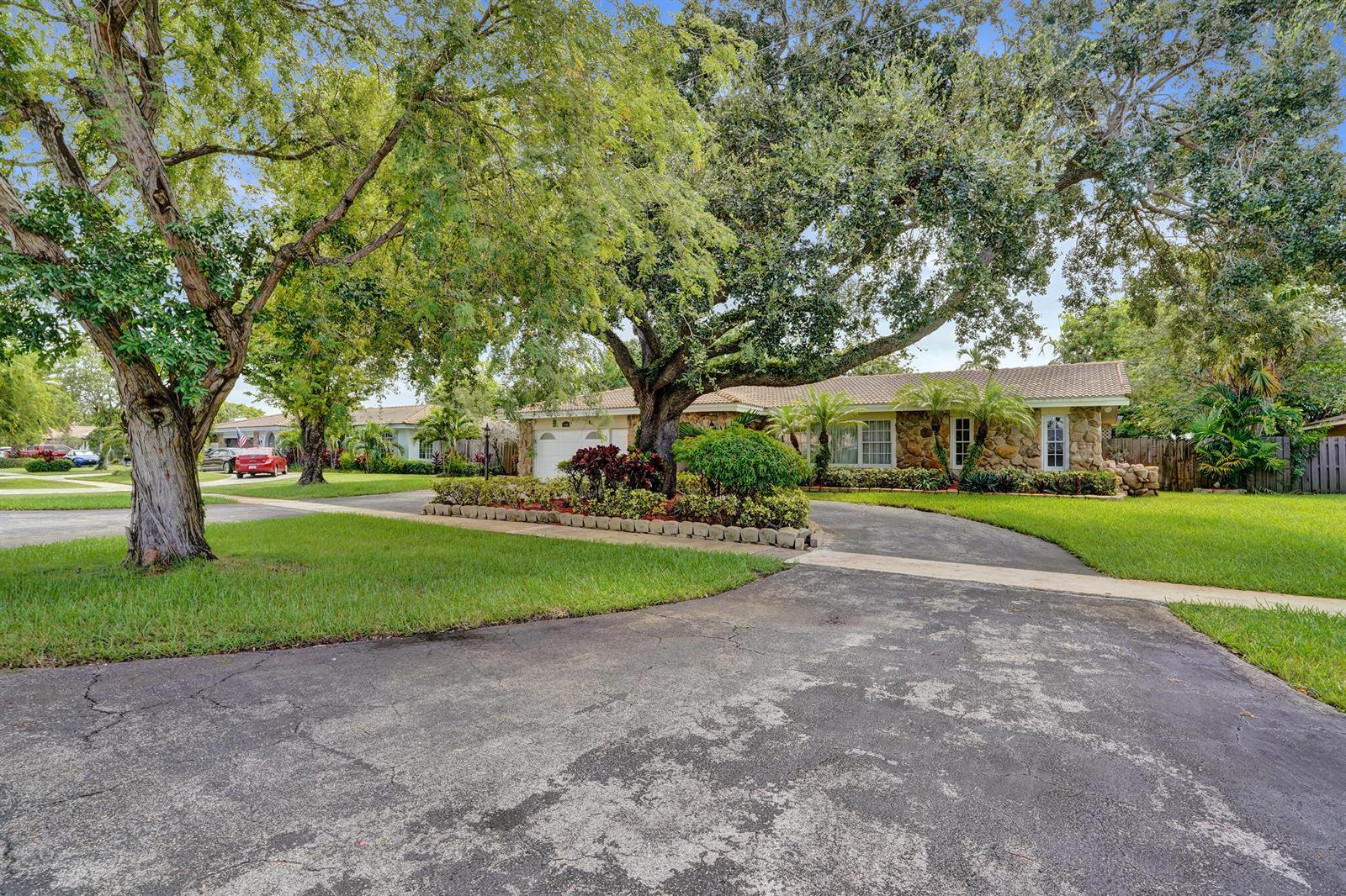 1040 SW 75th Avenue, Plantation FL 33317