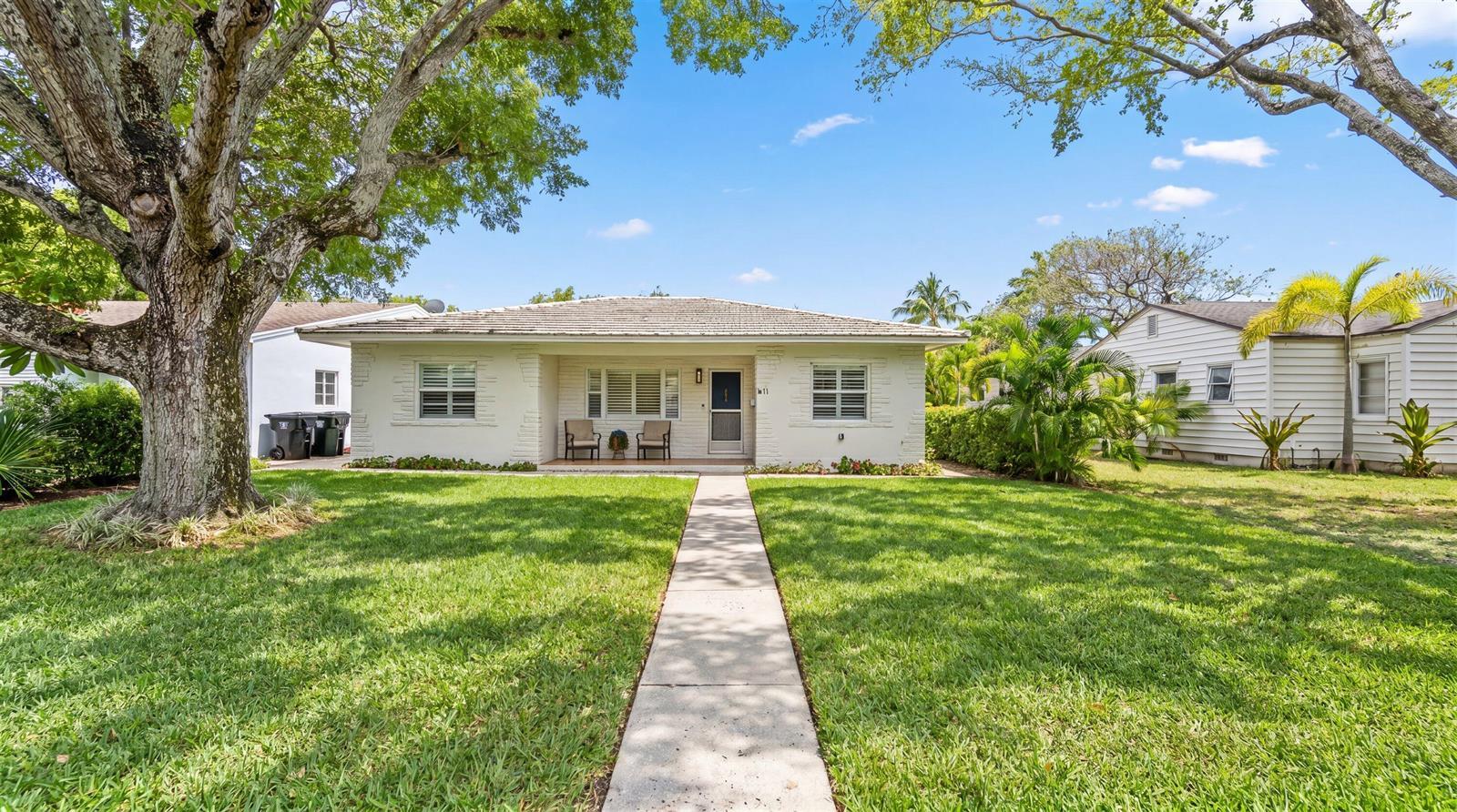 611 N Palmway, FL 33460