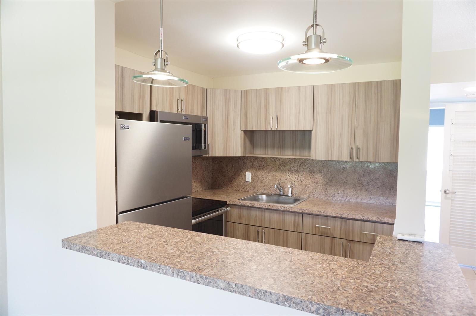 226 Sheffield J, West Palm Beach FL 33417