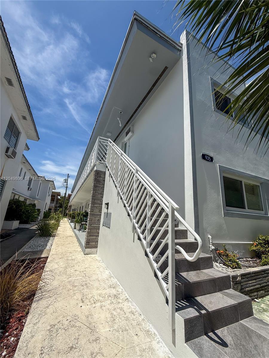 935 Bay Dr # 9, Miami Beach FL 33141