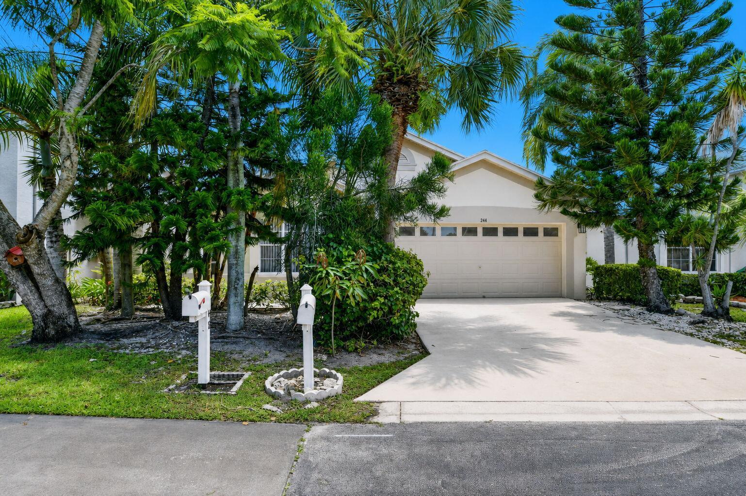 244 Trails End, FL 33413