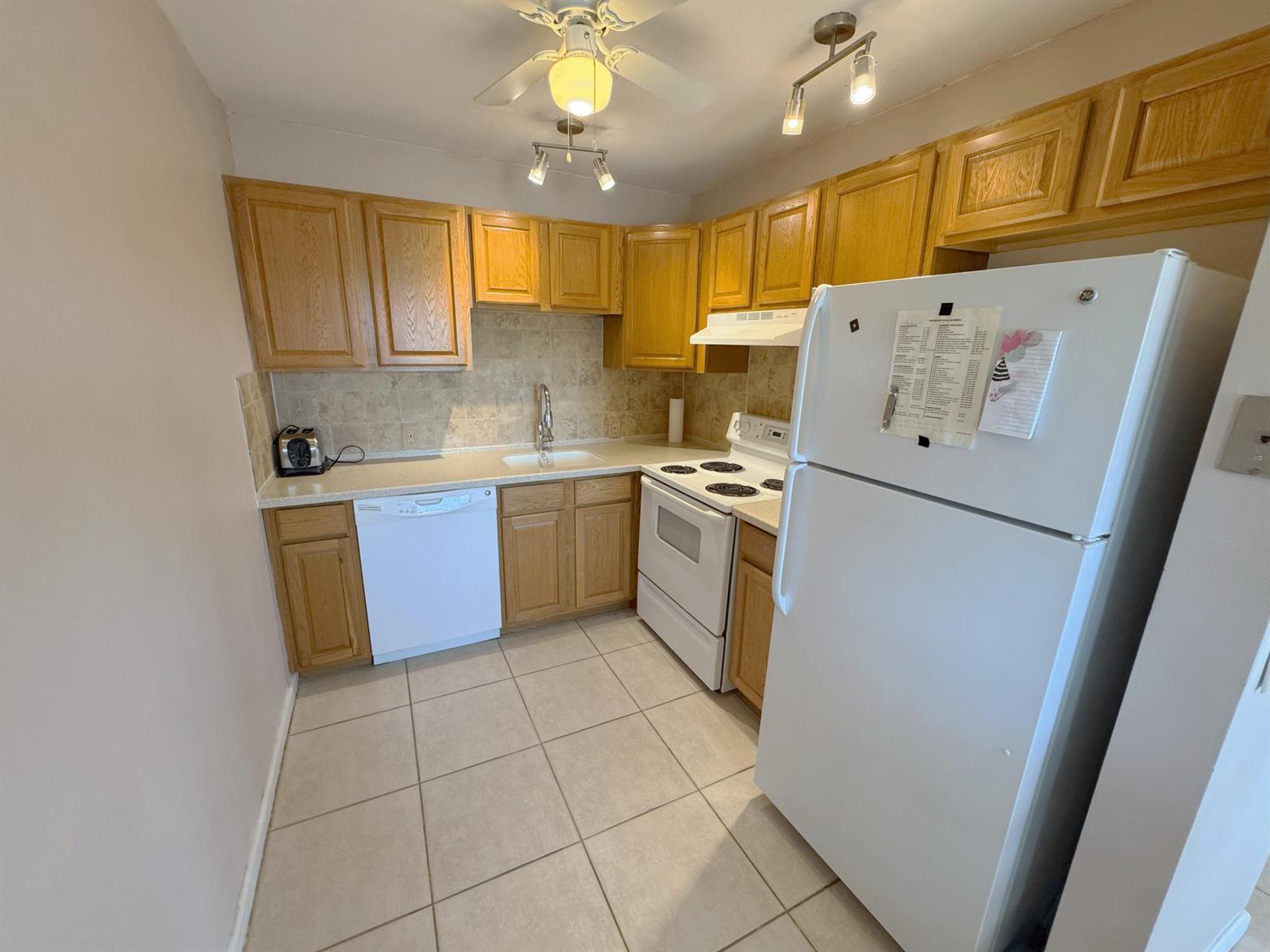 125 Dorset C, Boca Raton FL 33434
